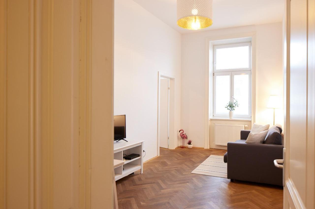 Hernalser Gürtel I By Easyb&b