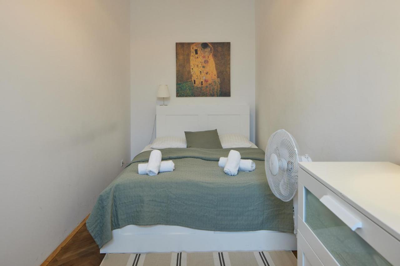 Hernalser Gürtel I By Easyb&b