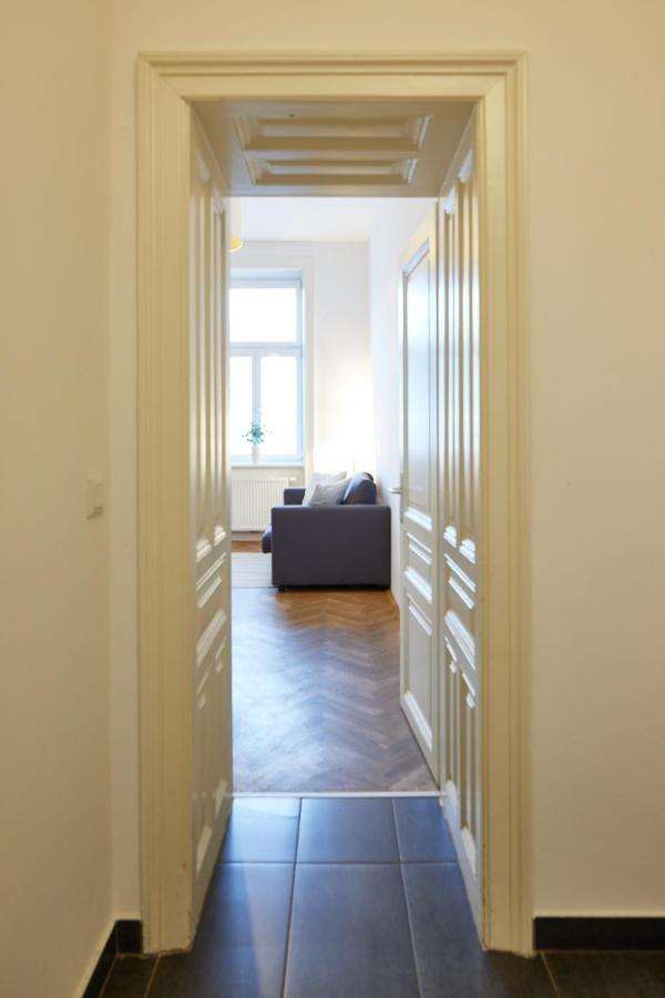 Hernalser Gürtel I By Easyb&b *
