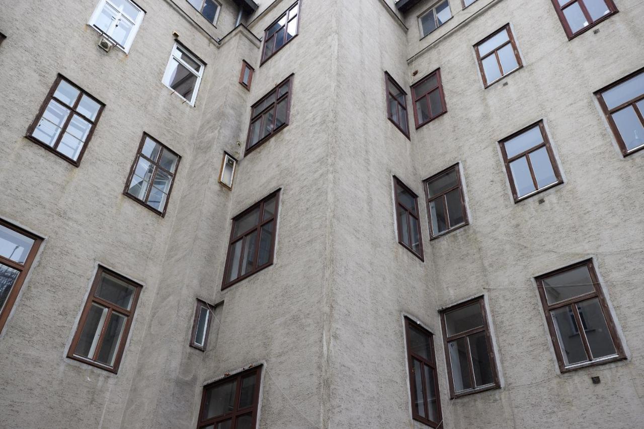 Hernalser Gürtel I By Easyb&b